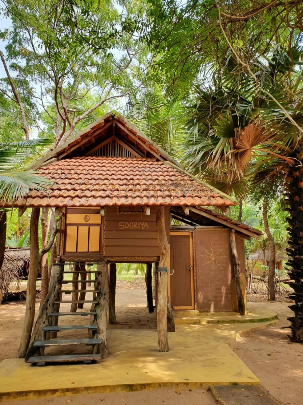 Light House Beach Hut Komari Exterior photo