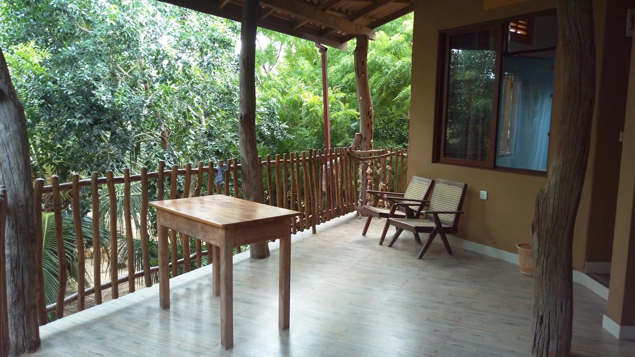 Light House Beach Hut Komari Exterior photo