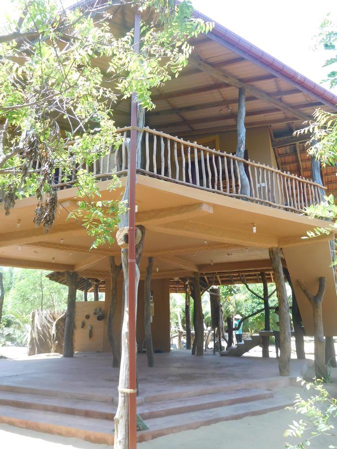 Light House Beach Hut Komari Exterior photo